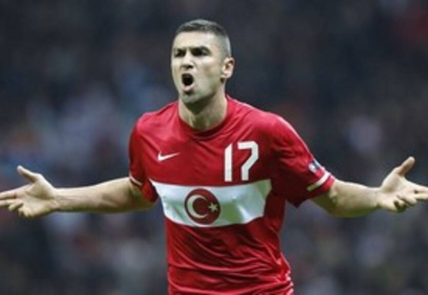 Милан и Боруссия вступили в борьбу за нападающего Трабзонспора