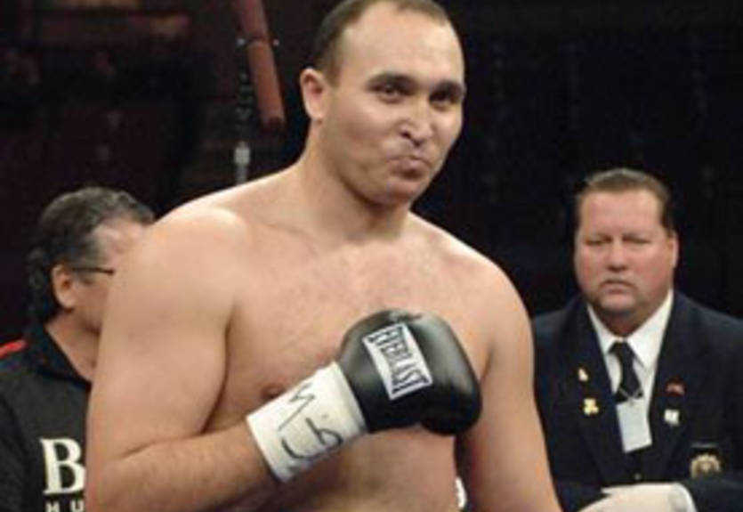 Устинов одолел Бахтова