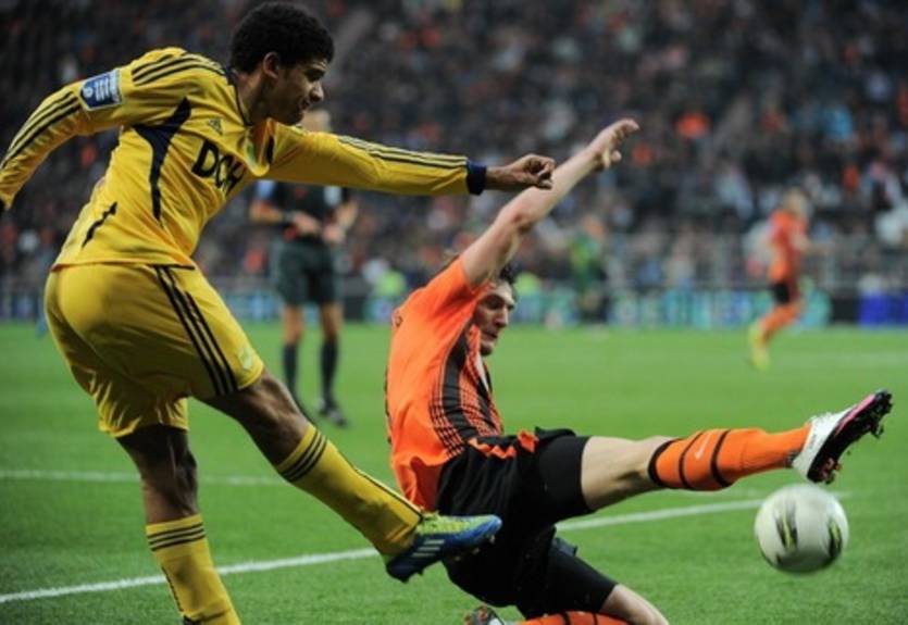 Металлист бьет чемпиона в его логове