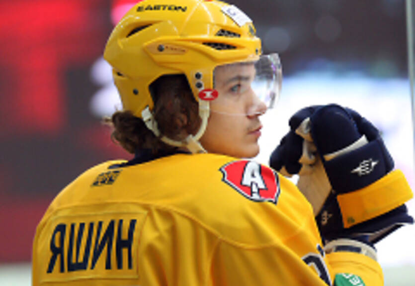 МХЛ. Олег Яшин подписал контракт с Локомотивом