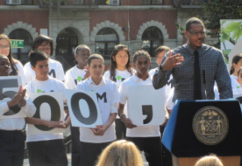 Энтони помогает в озеленении Нью-Йорка