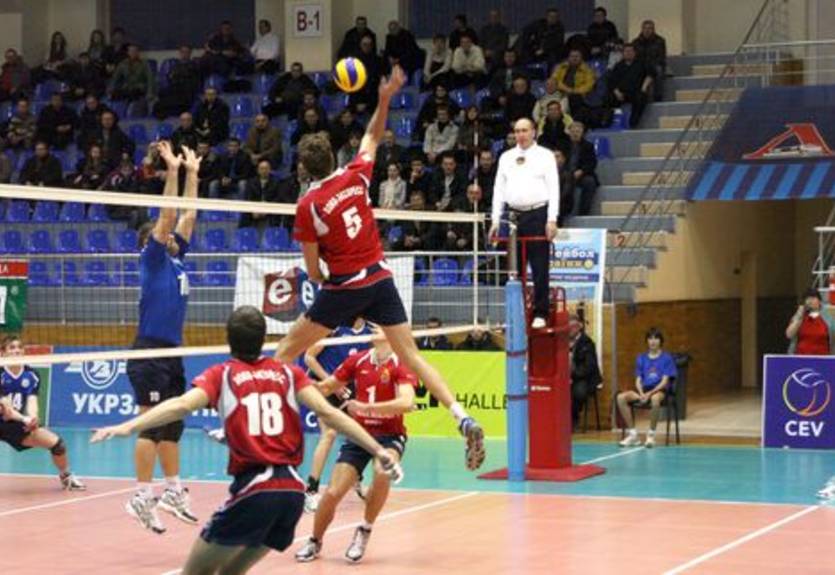 Волейбол. Серебряный и бронзовый призеры теряют на старте