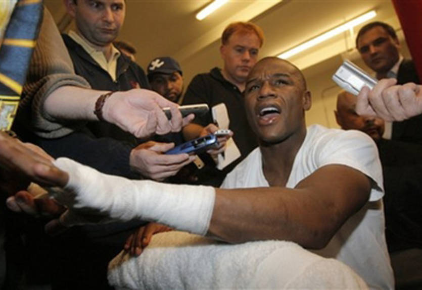 Мейвезер: "Виктория Ортис и "Золотая девочка" хотят сорвать на мне куш"