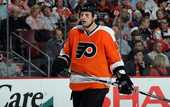 НХЛ. Игрок Филадельфии дисквалифицирован на 10 матчей