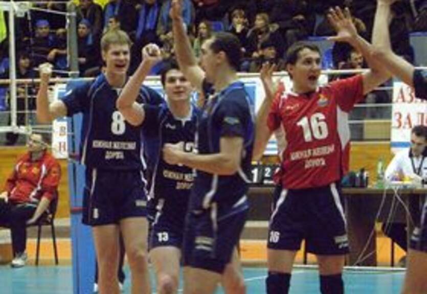 Волейбол. Бронзовый призер дважды побеждает дома и едет в Польшу