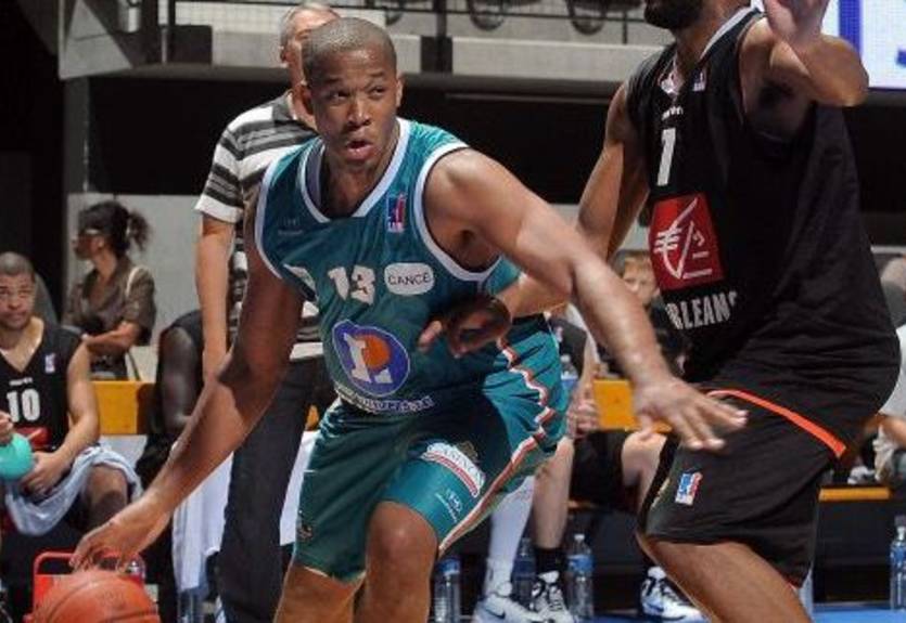 Брайант прибыл в Будивельник