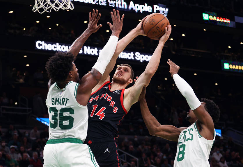 НБА: Торонто Михайлюка уступил Бостону, Сакраменто Леня проиграл Сан-Антонио