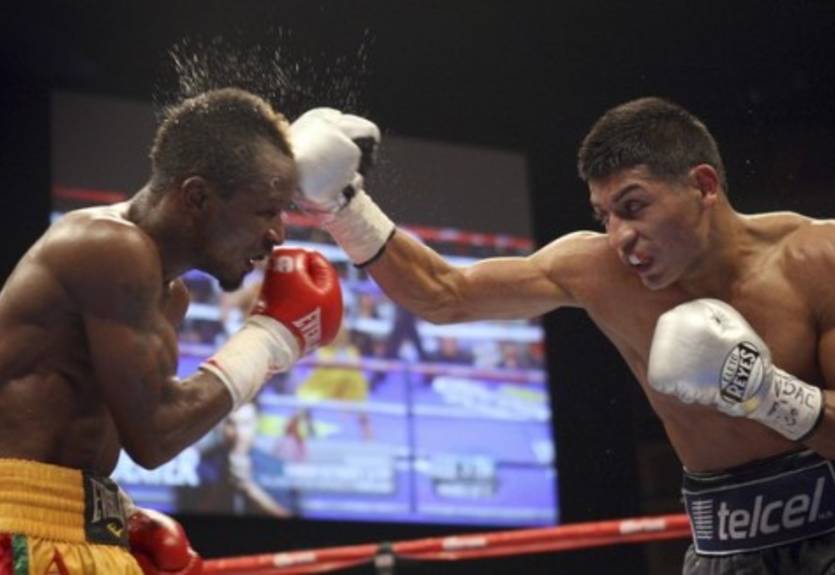 Марес берет чемпионские пояса