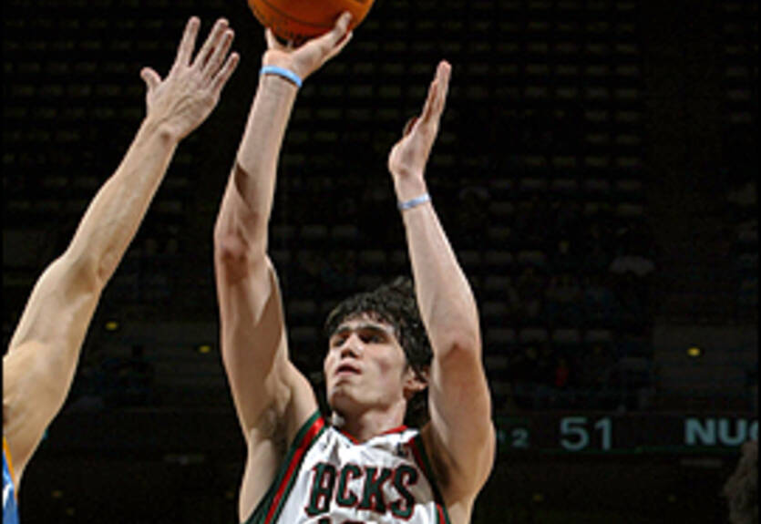 Официально: Ильясова — игрок Анадолу Эфес