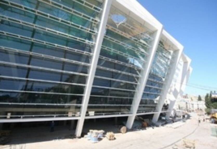 На "Олимпийском" стеклят 12 тыс кв. м фасада