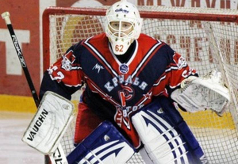 КХЛ. Локомотив подписал юного вратаря