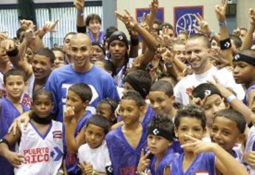 Бареа и Арройо открыли спортзал в Пуэрто-Рико