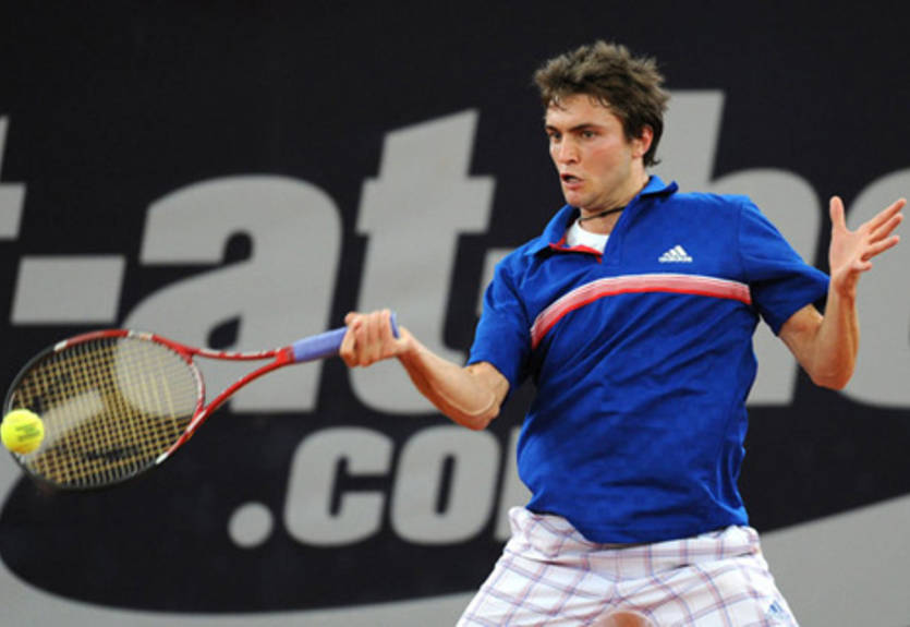 Симон выигрывает трофей в Гамбурге