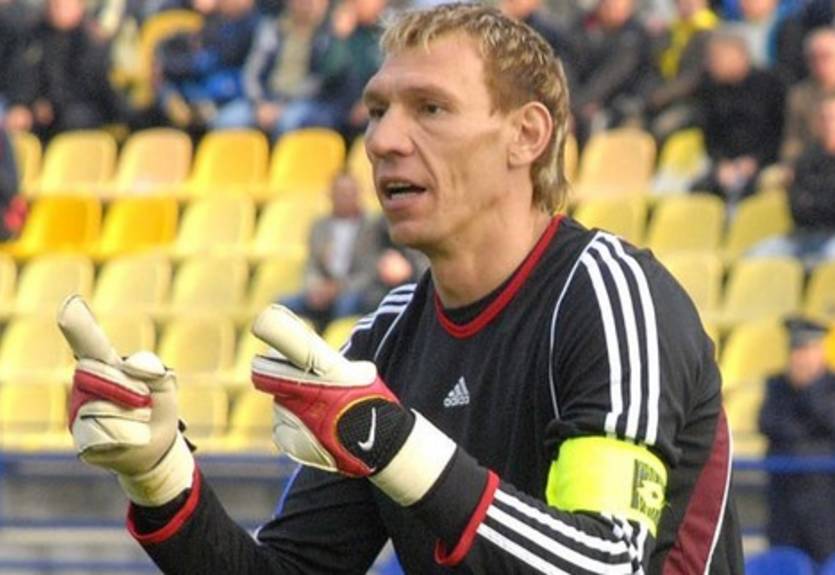 Шуховцев: "Из табуретки стал вратарем"