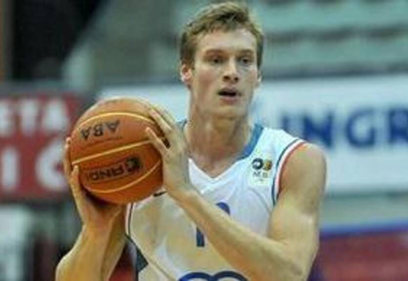 Армани Джинс подбирает хорватского таланта