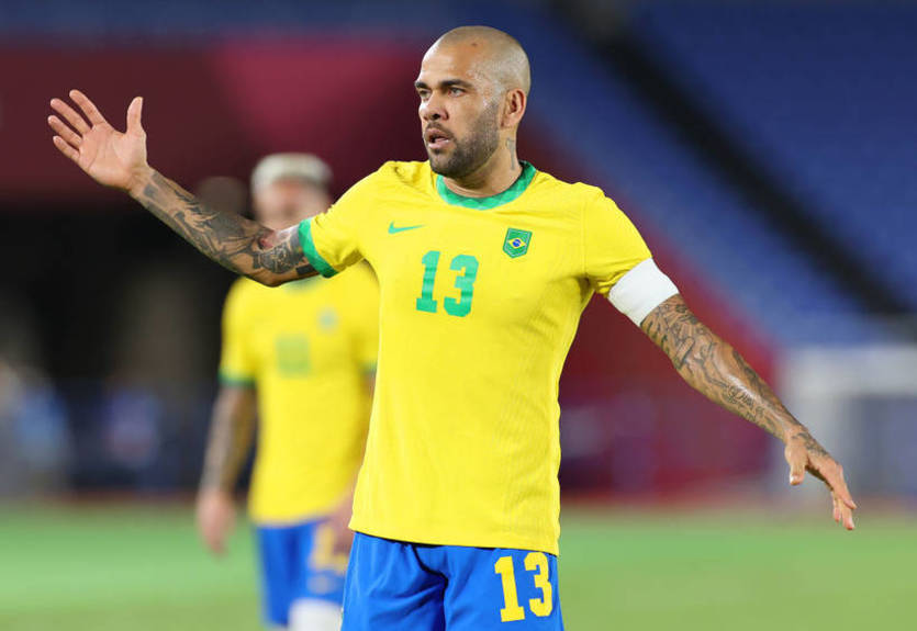 Стало известно, на какой срок подпишет контракт Алвес с Барселоной Стало известно, на какой срок подпишет контракт Алвес с Барселоной