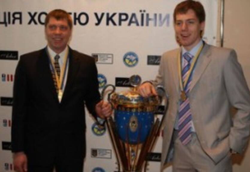 Сокол расстался с защитником и тренером вратарей