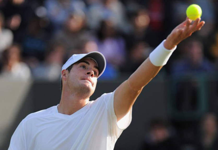 Иснер наслаждается травяным сезоном, стреляя эйсами