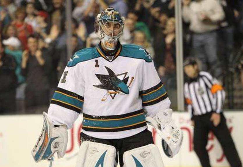 НХЛ. Немецкий вратарь остается в Сан-Хосе