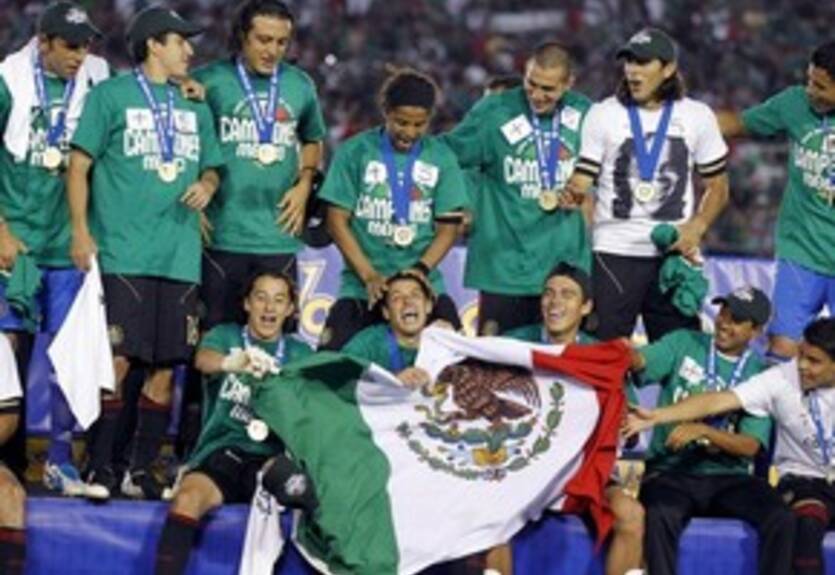 Восемь игроков сборной Мексики получили дисквалификацию