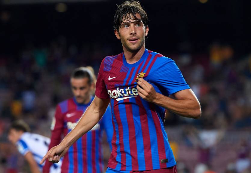 Барселона намерена продлить контракт с универсальным полузащитником