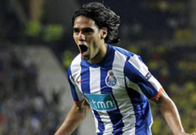 Агент: "Фалькао может пойти вслед за Виллашем-Боашем"