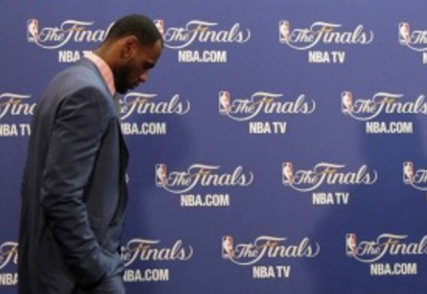 Керр: "Джеймс сейчас, это Пиппен в Чикаго"