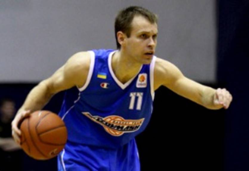 Азовмаш продлевает трех украинцев