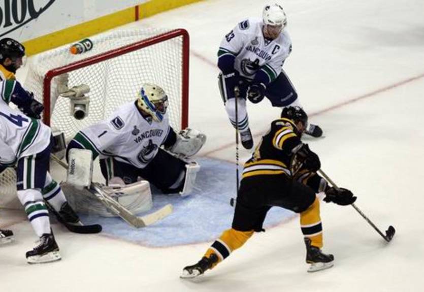 НХЛ. Бостон разгромил Ванкувер и сравнял счет в серии