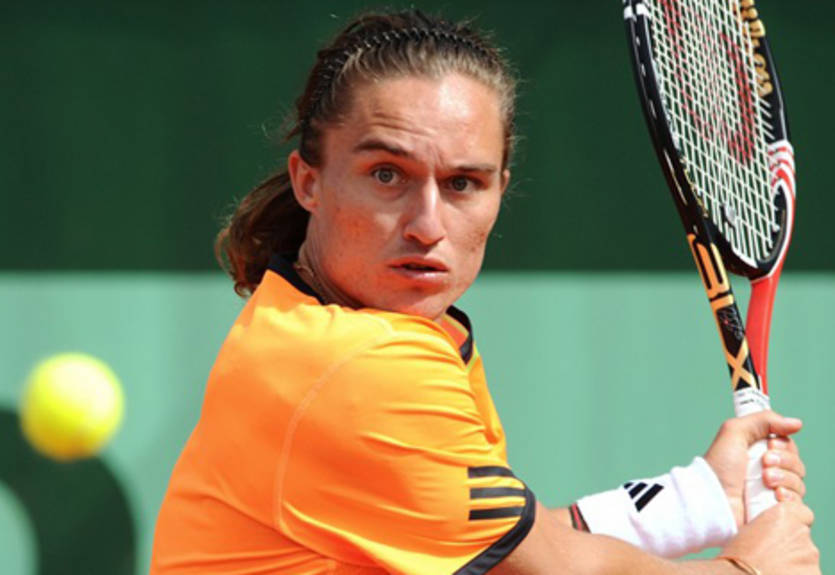 Долгополов зачехляет ракетку на старте парного разряда в Галле