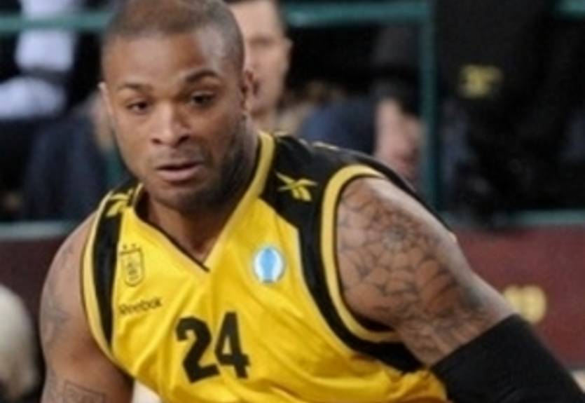 Маккаби интересуется Такером