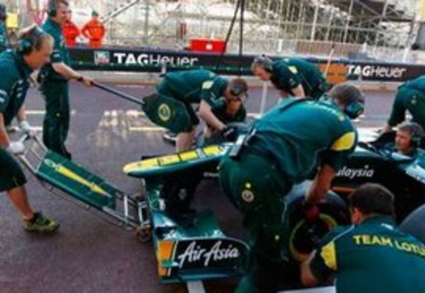 Экклстоун: "Лотусу все равно придется поменять название болида"