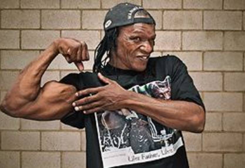 Мейвезер-старший: "Джонсу пора на пенсию"