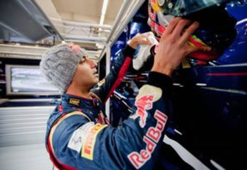 Риккьярдо дышит в спину основным пилотам Торо Россо