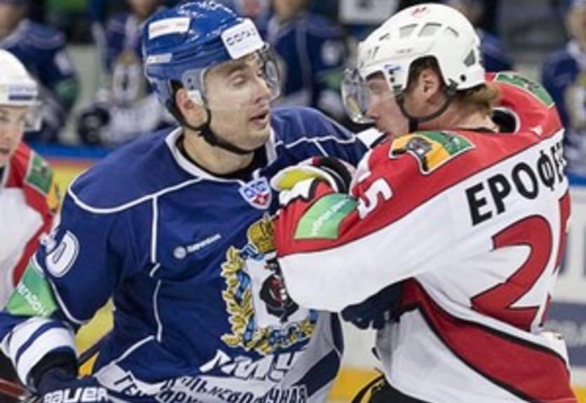 КХЛ. Крысанов продлил контракт с Амуром