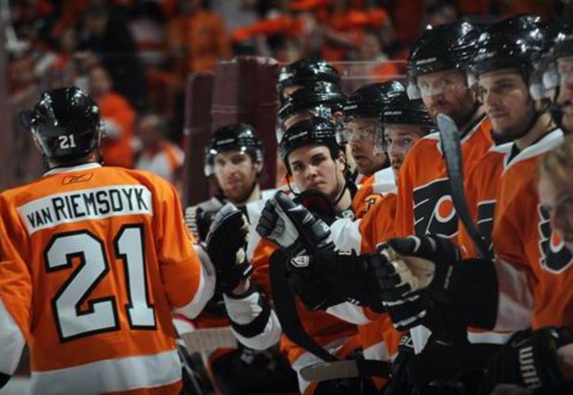 НХЛ. Дубль ван Римсдайка, победа Бостона в овертайме