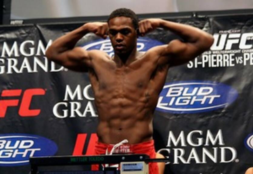 Джоунс ляжет под нож