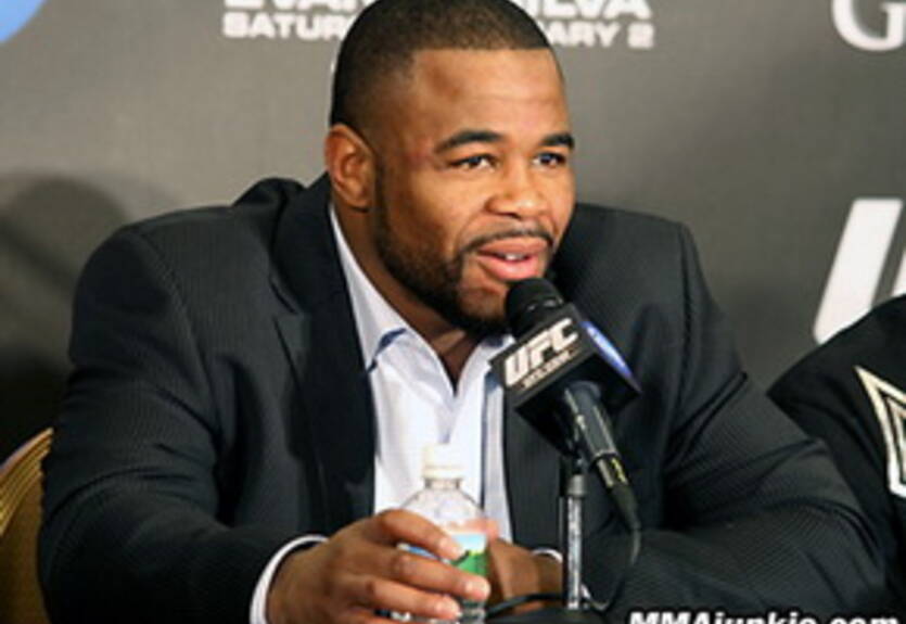 Бой Джоунс-Эванс не состоится