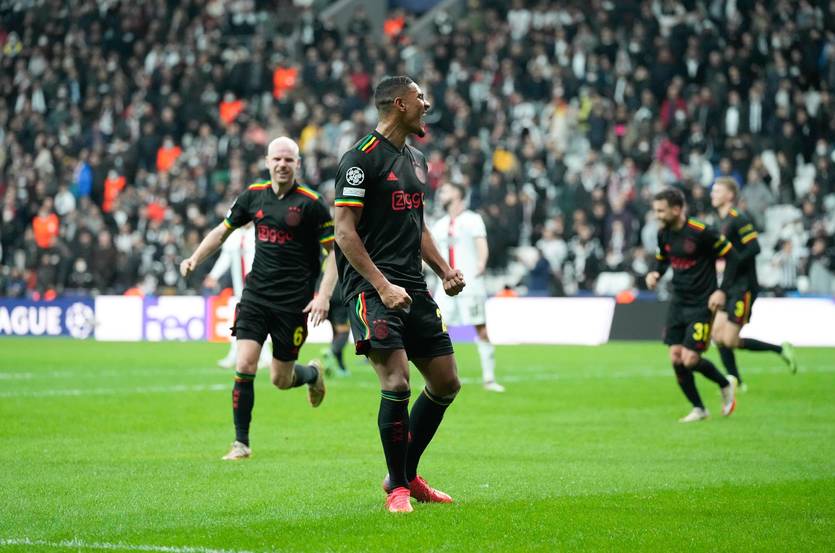 Празднование гола Аллера / ajax.nl