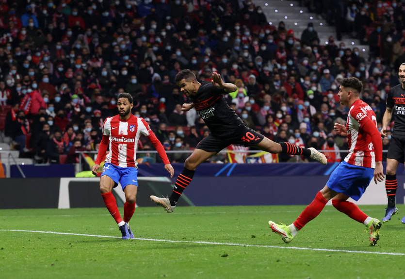 Милан обыграл Атлетико на выезде и сохраняет шансы на выход в плей-офф