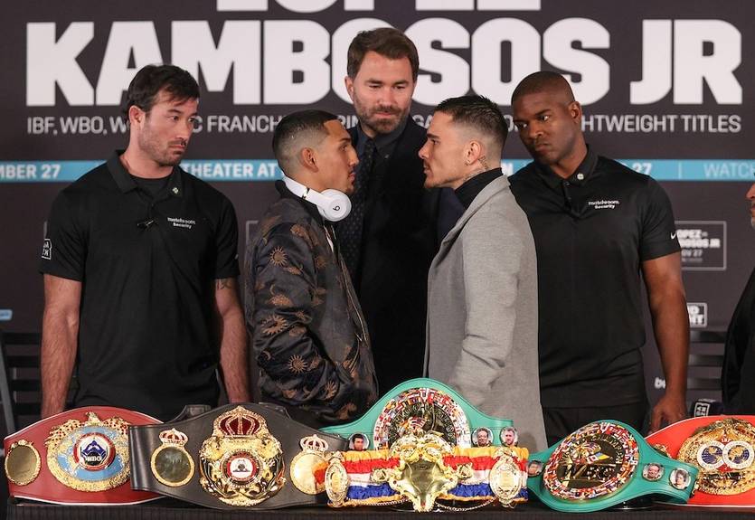 Лопес и Камбосос провели дуэль взглядов перед боем Лопес и Камбосос провели дуэль взглядов перед боем