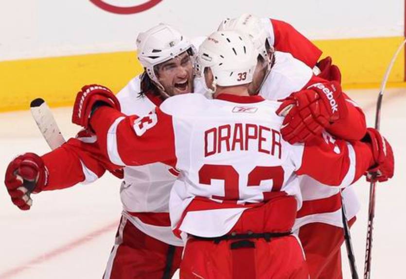 НХЛ. Детройт выходит в следующий раунд