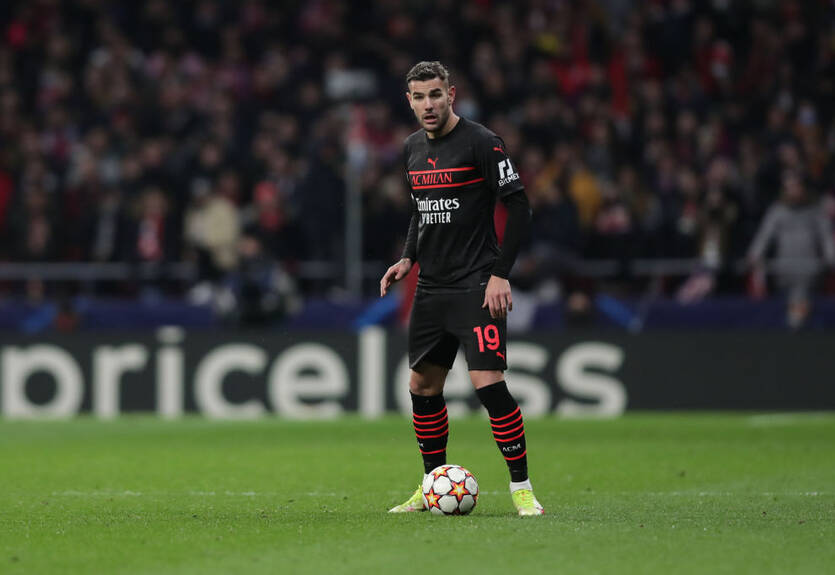 Милан предложил Тео новый контракт с зарплатой, почти в три раза превышающей нынешнюю