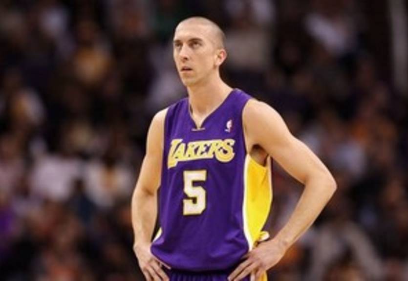 Защитник Лейкерс возобновил тренировки