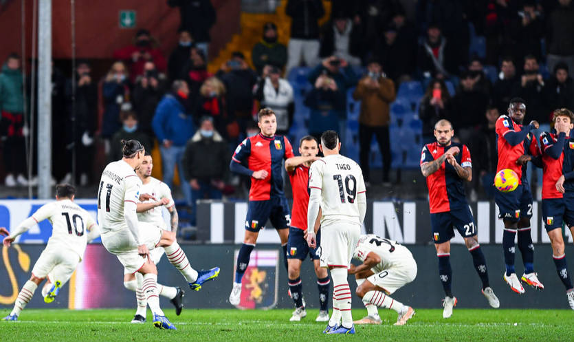 Златан Ибрагимович в матче с Дженоа / Getty Images