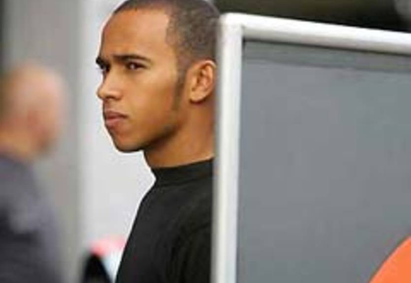 Хэмилтон: "Хочу финишировать в каждой гонке"