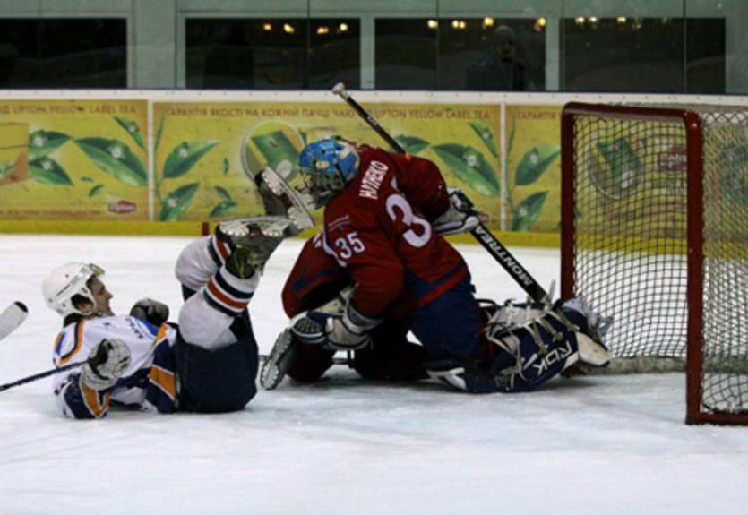 ЧУ. Плей-офф. Компаньон сравнивает счет в бронзовой серии