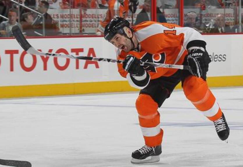 НХЛ. Лаперрьер пока не завершает карьеру