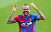 Алвес похвастался ретро футболкой Барселоны