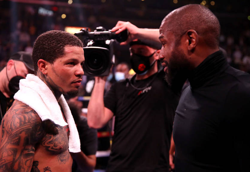 Дэвис получил травму в бою с Крусом